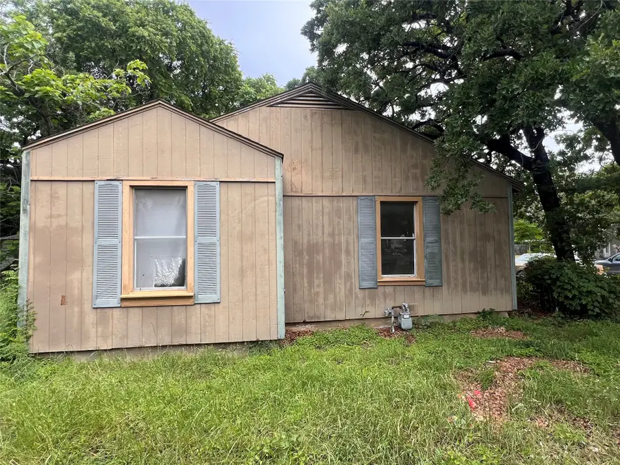 2925 Oakwood Street, Haltom City, TX 76117 - #2