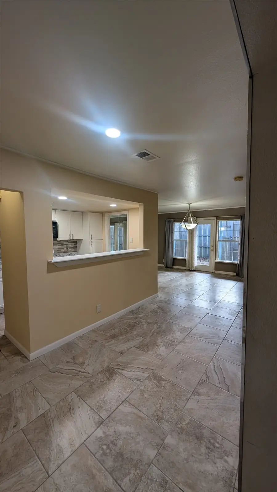 556 E Avenue J #B, Grand Prairie, TX 75050 - #3
