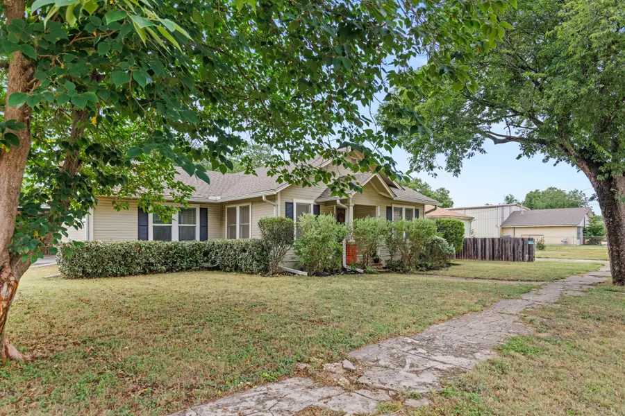 515 W 6th Street, McGregor, TX 76657 - #3