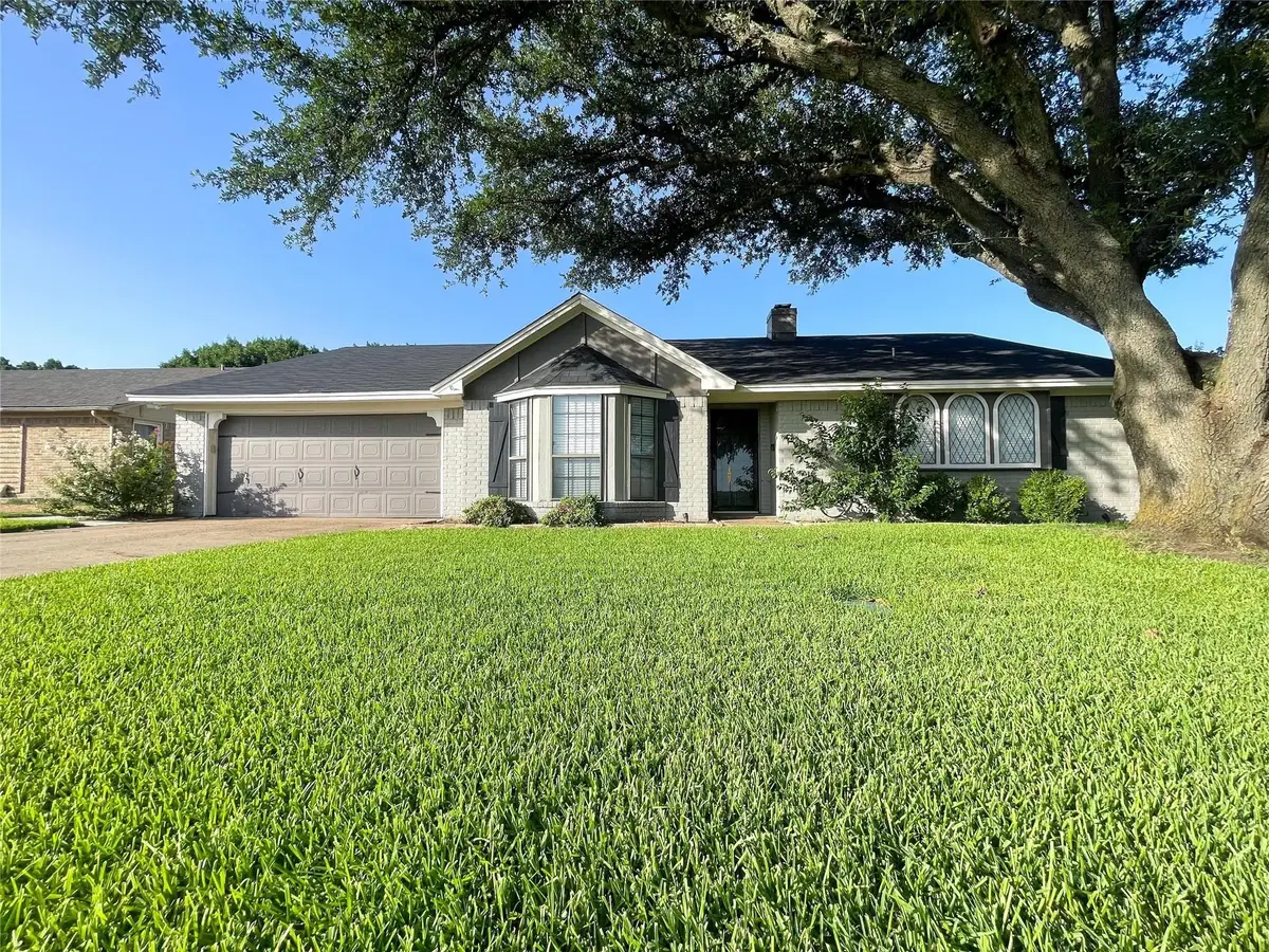 112 Overcrest Drive, Benbrook, TX 76126 - #1