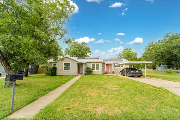 1006 N Live Oak Street, Breckenridge, TX 76424