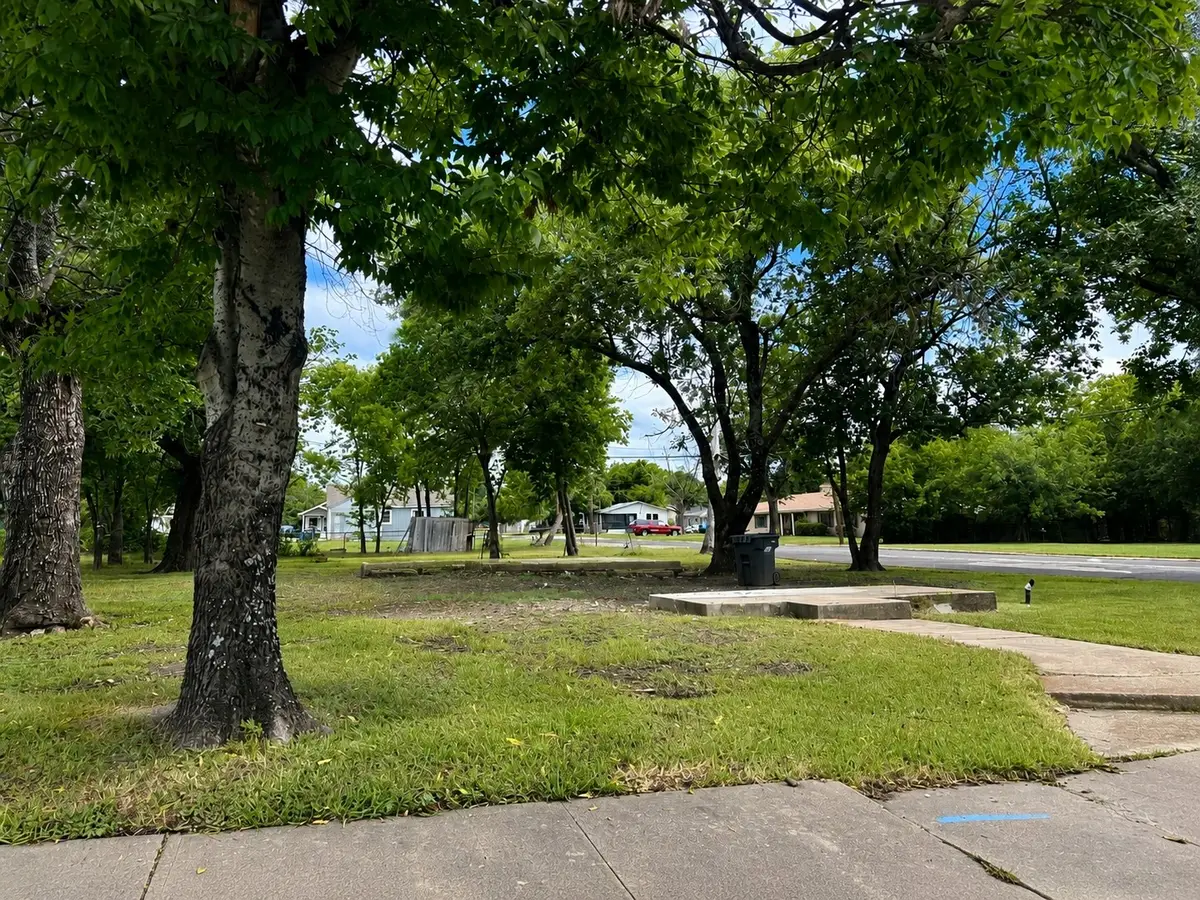 1118 E 12th Avenue, Corsicana, TX 75110 - #1