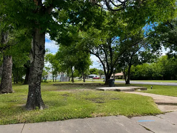 1118 E 12th Avenue, Corsicana, TX 75110