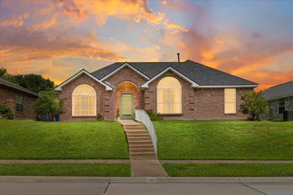 1513 Knob Hill Drive, Garland, TX 75043