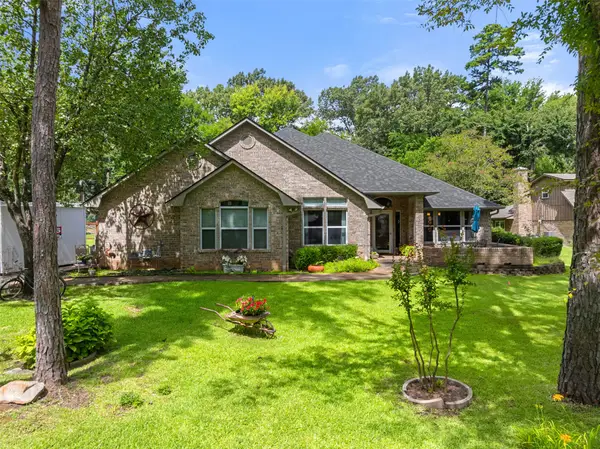 1340 Bridle Path, Lindale, TX 75771