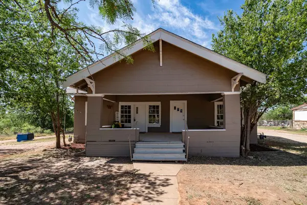 720 E Mcharg Street, Stamford, TX 79553