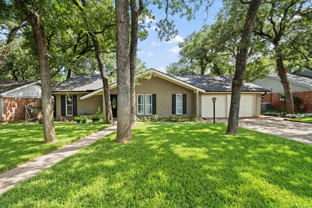1217 W Redbud Drive, Hurst, TX 76053 - #1