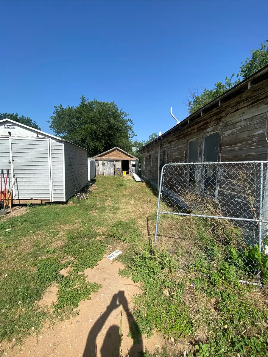 402 S Nueces Street, Coleman, TX 76834 - #3