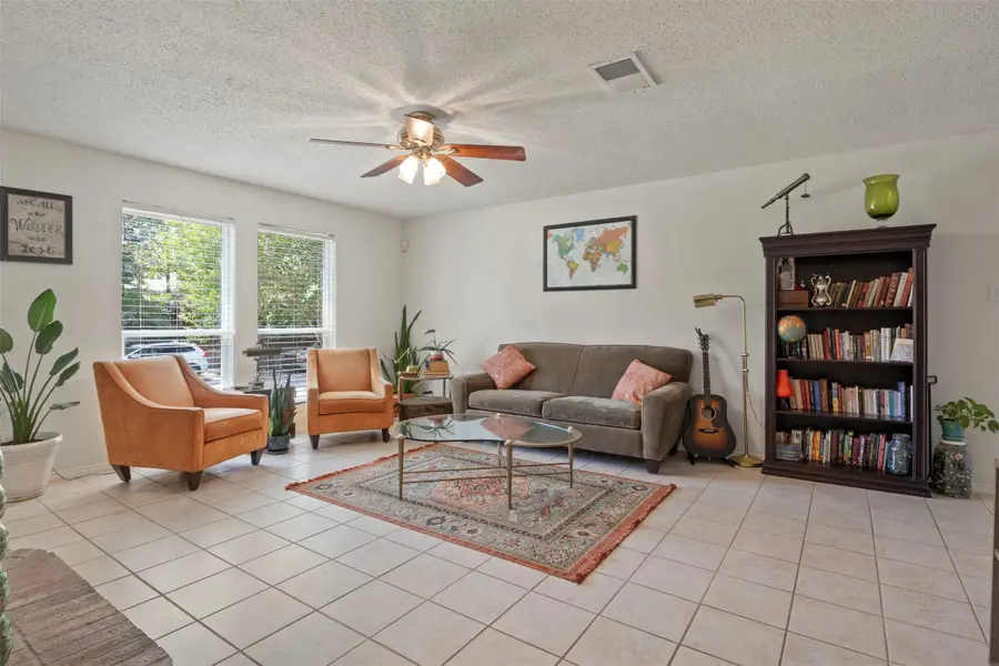 1428 Creekview Drive, Lewisville, TX 75067 - #3