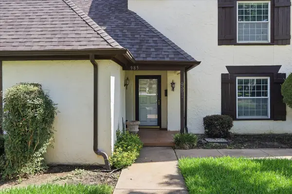 981 Chateau Valee Circle, Bedford, TX 76022