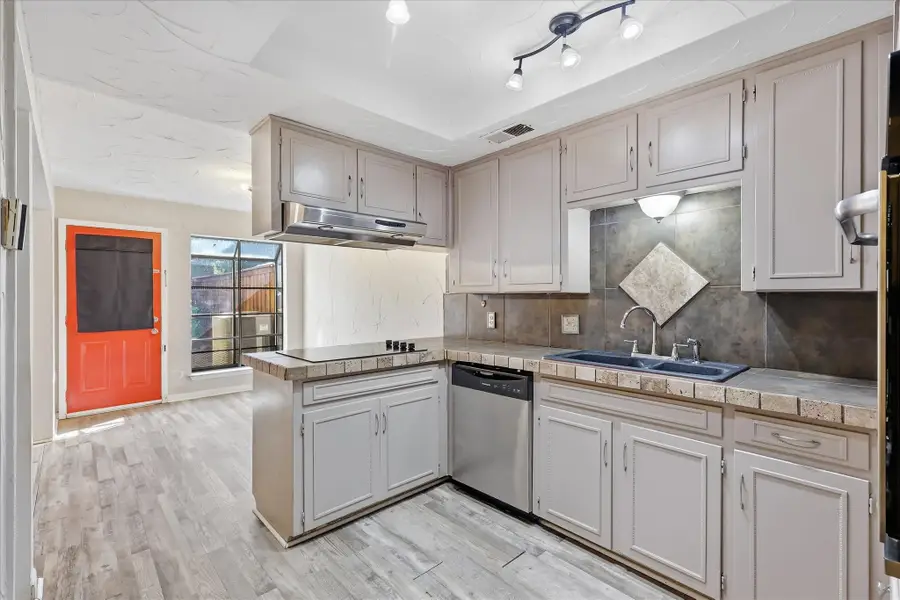981 Chateau Valee Circle, Bedford, TX 76022 - #3