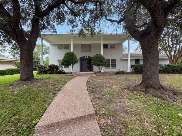 4612 Kenway Court, Fort Worth, TX 76132