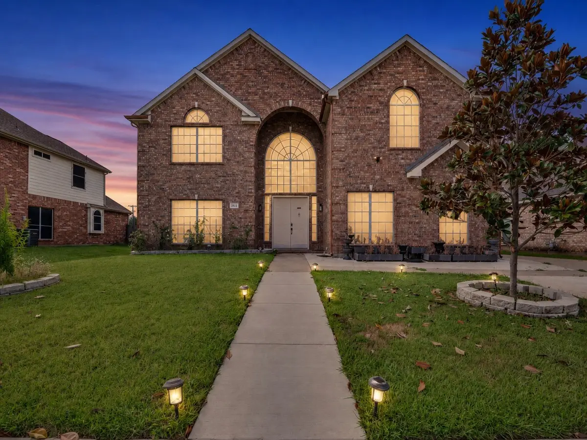 2811 Gillespie Lane, Grand Prairie, TX 75052 - #1