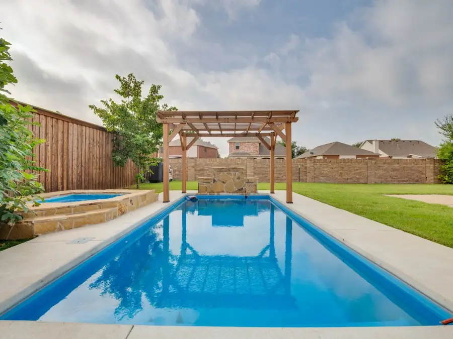2811 Gillespie Lane, Grand Prairie, TX 75052 - #2