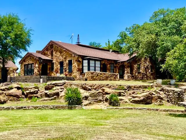 124 S 3rd Street, Jacksboro, TX 76458 - #1