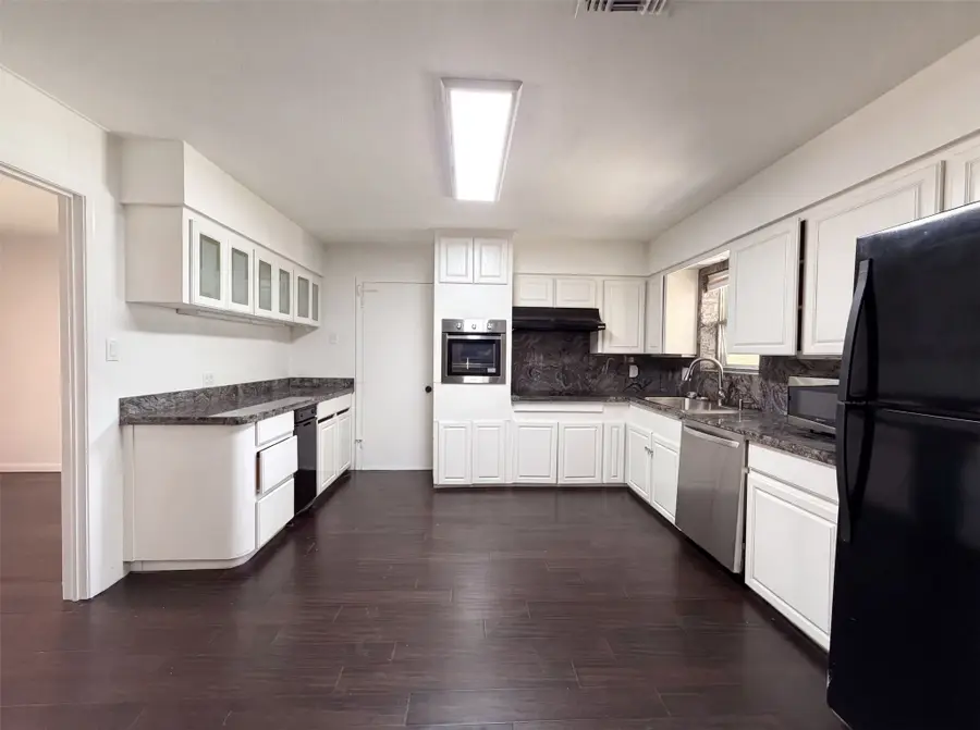 725 Ridgecrest Drive, Irving, TX 75060 - #2