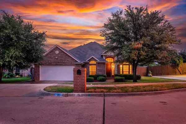 11 Beechcreek Drive, Edgecliff Village, TX 76134