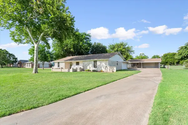108 Towne West Drive, Lorena, TX 76655
