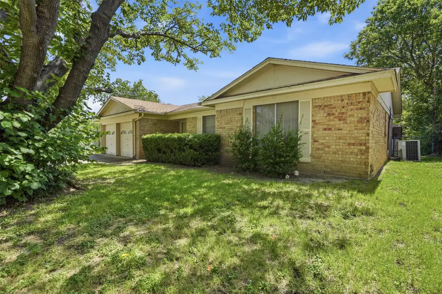 760 Comal Avenue, White Settlement, TX 76108 - #3