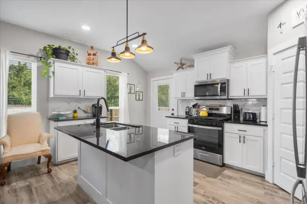16134 Crossing Circle, Lindale, TX 75771