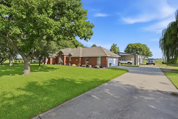 522 Preston Drive, Pottsboro, TX 75076