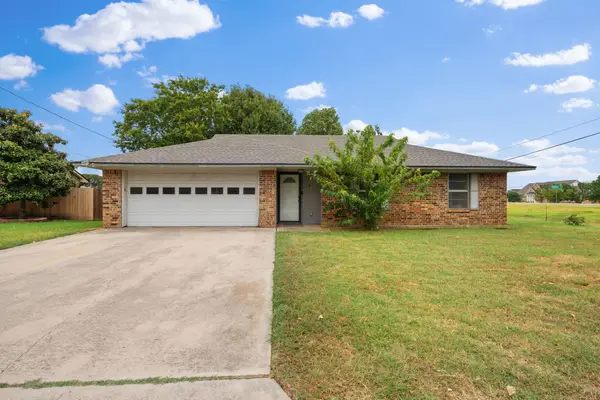 2 Finley Circle, Krum, TX 76249