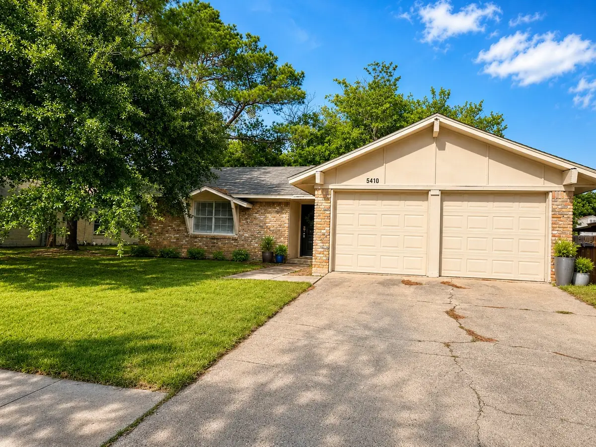 5410 Kings Manor Drive, Lake Dallas, TX 75065 - #1