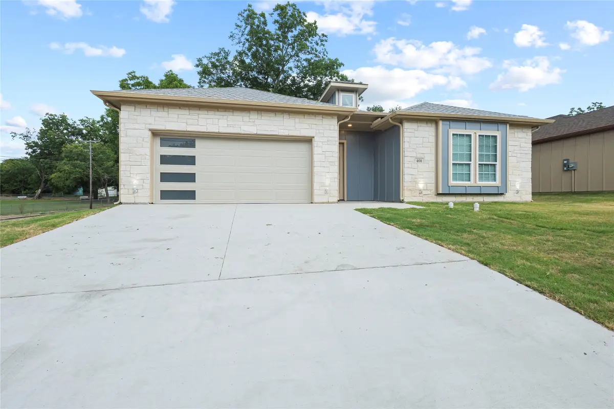 401 S 4th Street, Bonham, TX 75418 - #1