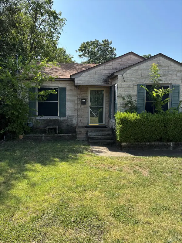 4252 S Cresthaven Road, Dallas, TX 75209