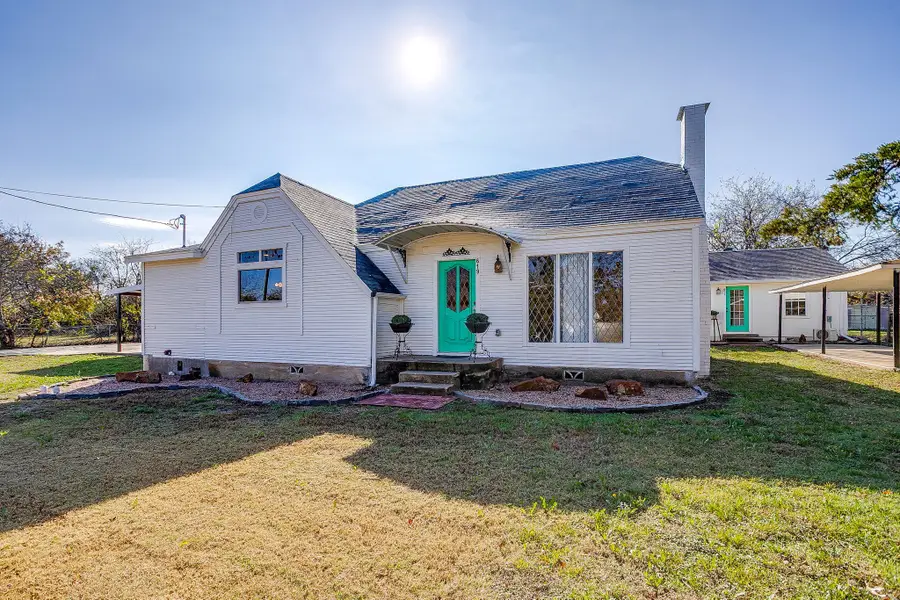 619 W Live Oak Street, Jacksboro, TX 76458 - #2