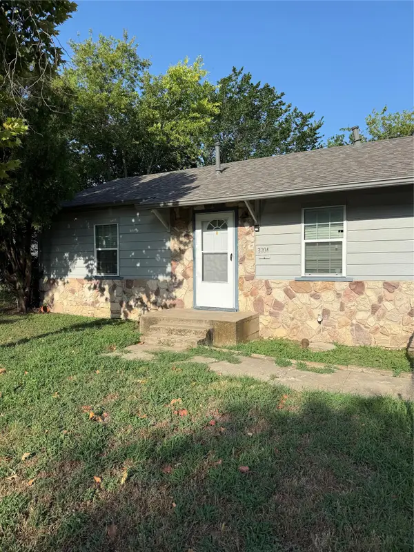 3204 Canberra Court, Fort Worth, TX 76105