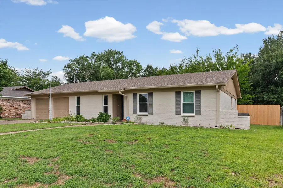 1005 Keller Avenue, Benbrook, TX 76126 - #2
