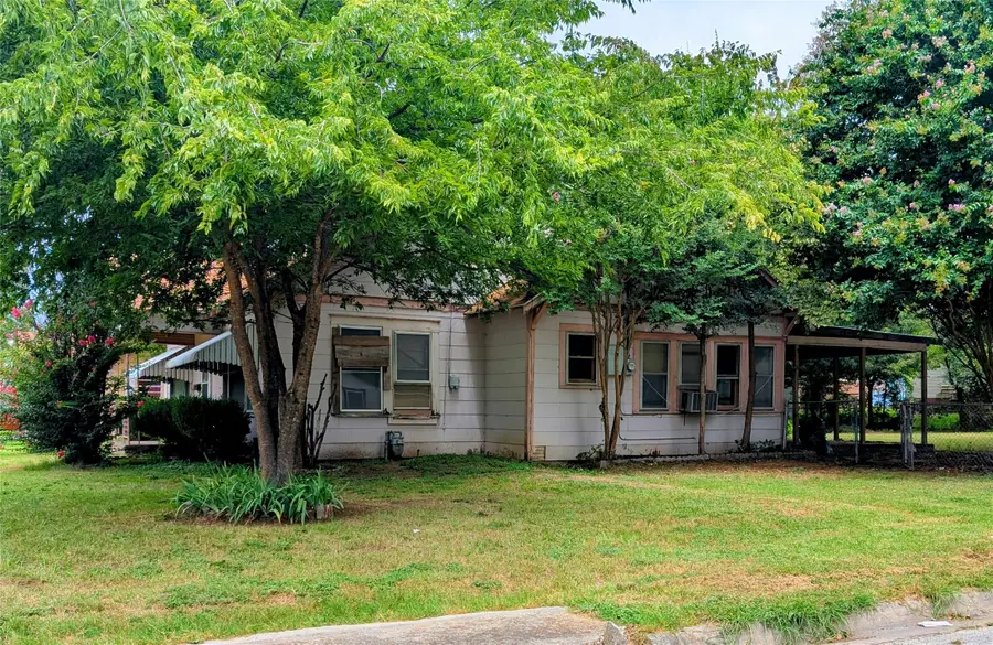 1000 N Morris Street, Gainesville, TX 76240 - #3