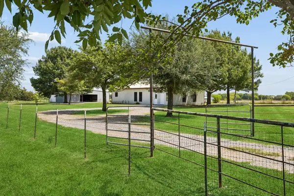 14221 County Road 545, Nevada, TX 75173
