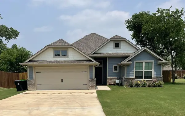 618 E Walcott Street, Pilot Point, TX 76258