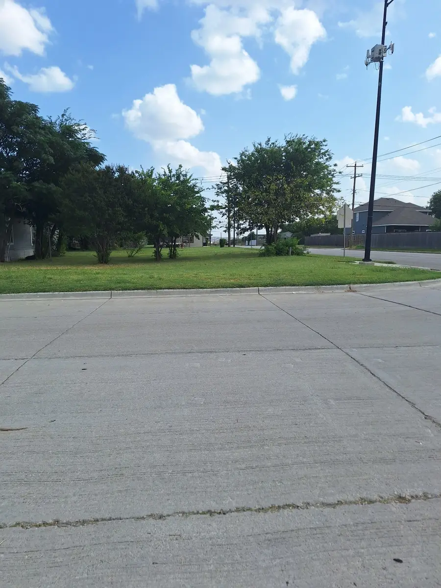 5637 Humbert Avenue, Fort Worth, TX 76107 - #2