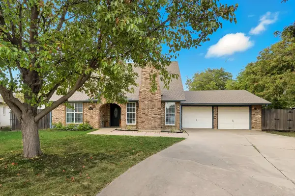 800 Colony Court, Blue Mound, TX 76131