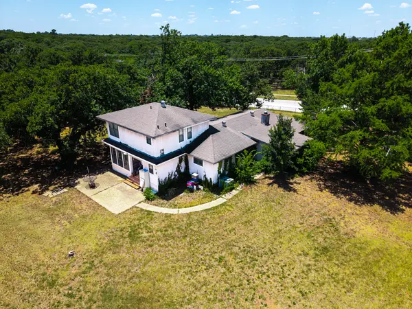 709 Cooks Lane, Fort Worth, TX 76120