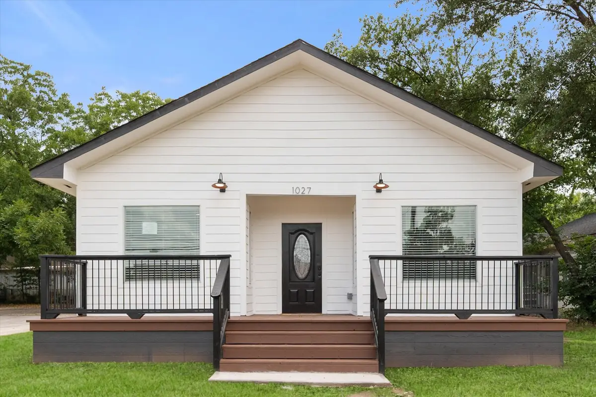 1027 W 2nd Avenue, Corsicana, TX 75110 - #1