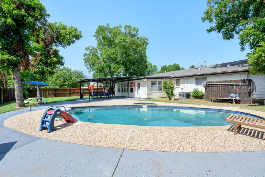 1702 SE 22nd Avenue, Mineral Wells, TX 76067 - #2