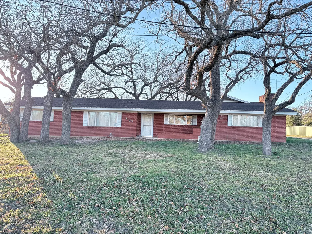 3103 N Oak Avenue, Mineral Wells, TX 76067 - #1