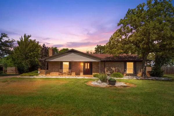 706 Squires Lane, Krugerville, TX 76227