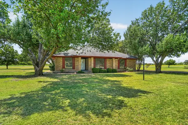 104 Royal Park Lane, Waxahachie, TX 75165