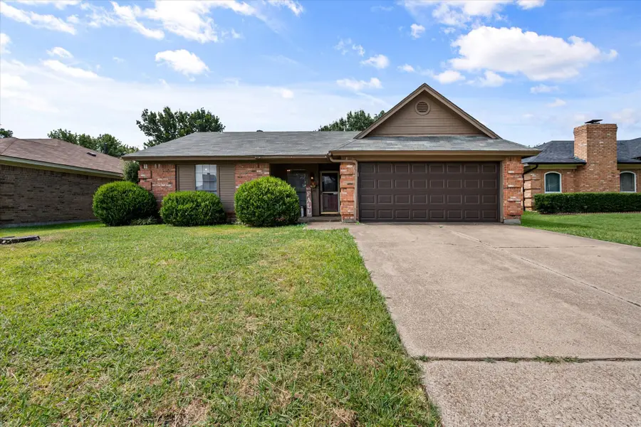 806 Wind Brooke Drive, Arlington, TX 76001 - #2