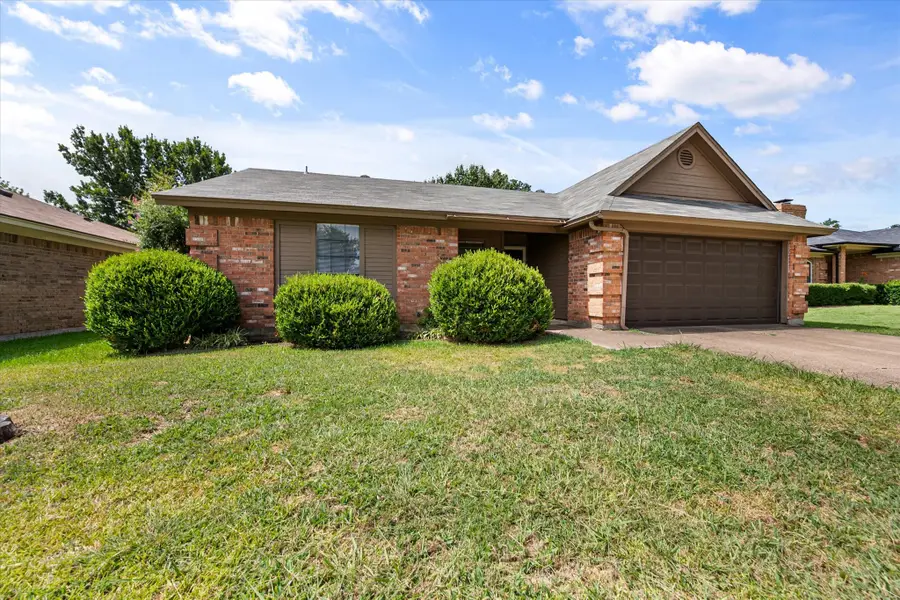 806 Wind Brooke Drive, Arlington, TX 76001 - #3