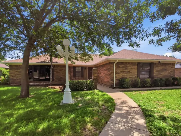 812 Ridgeview Drive, Burleson, TX 76028