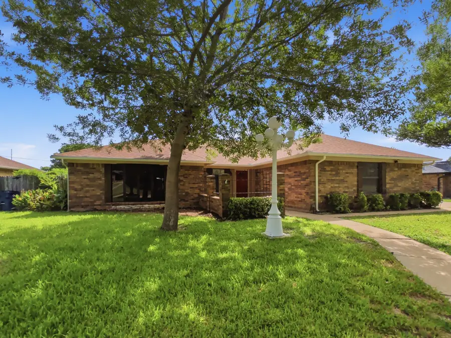 812 Ridgeview Drive, Burleson, TX 76028 - #3