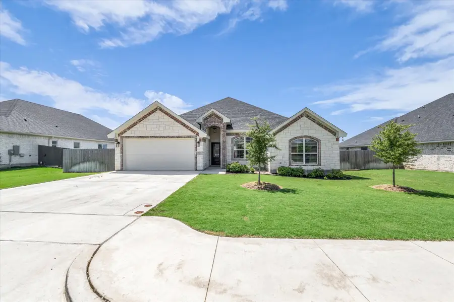 820 Secretariat Drive, Hewitt, TX 76643 - #2