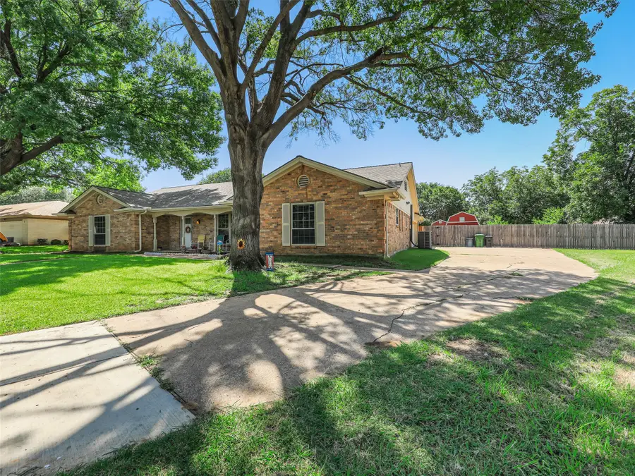 6404 Suncrest Court, North Richland Hills, TX 76180 - #2