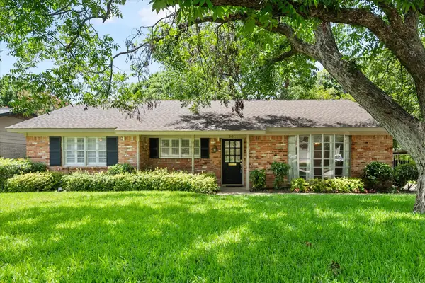 604 Waggoner Drive, Arlington, TX 76013